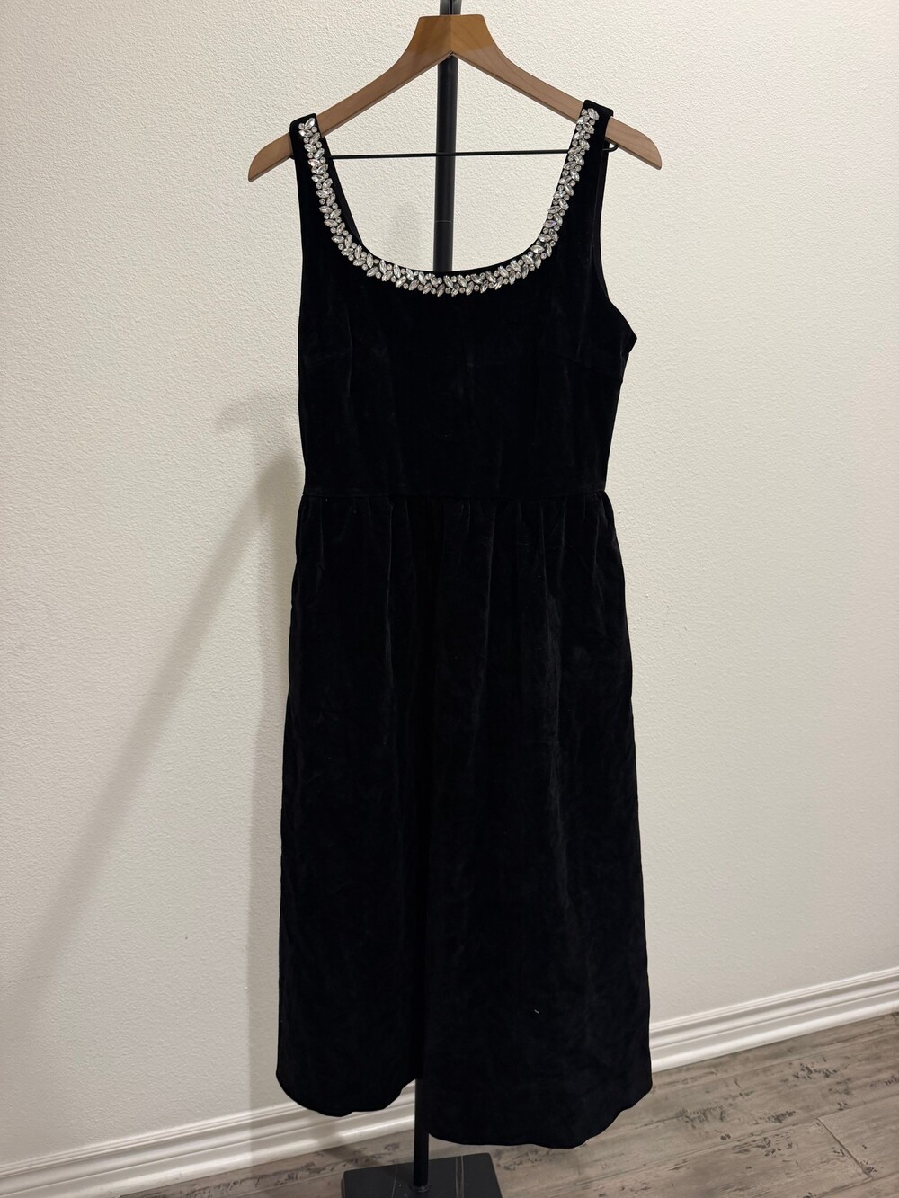 Cider Velvet Embellished Neckline Dress Black Velvet L Jeweled - Picture 2 of 8